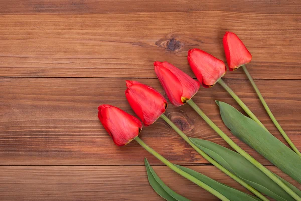 Bouquet of red tulip on wooden background. — Stock Photo, Image