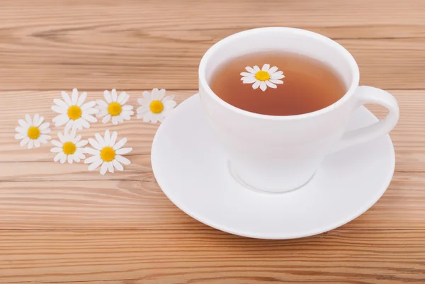 Cup of tea with chamomile. — Stock Photo, Image