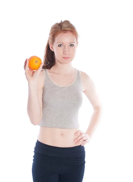 Chica atlética con naranja en las manos — Foto de Stock