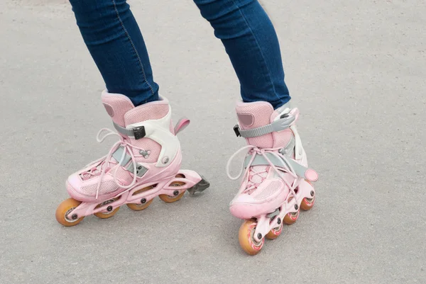 Teenager on roller skates. — Stock Photo, Image