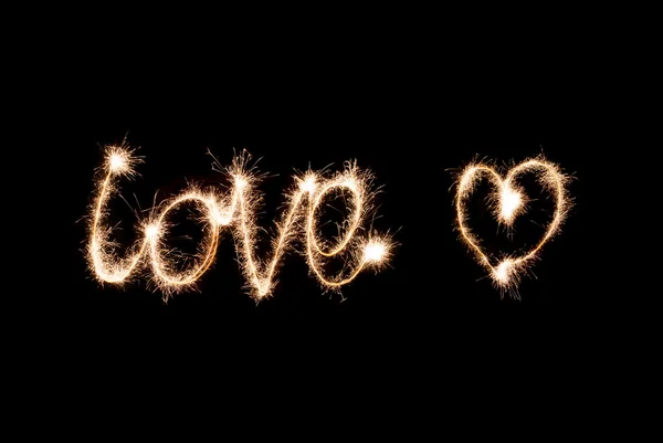 Inscrição sparklers Amor e coração . — Fotografia de Stock