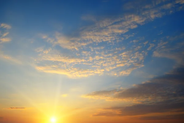 美しい日の出と曇り空 — ストック写真