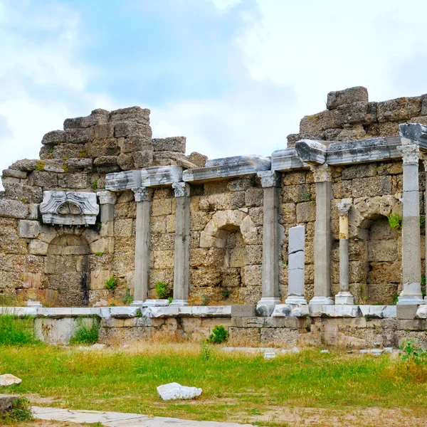 Fragmenten van Griekse kolommen (Side, Turkije) — Stockfoto