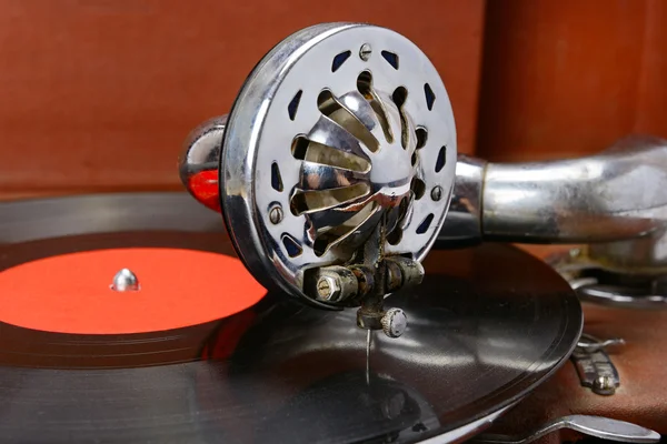 Grammophon und Schallplatte — Stockfoto