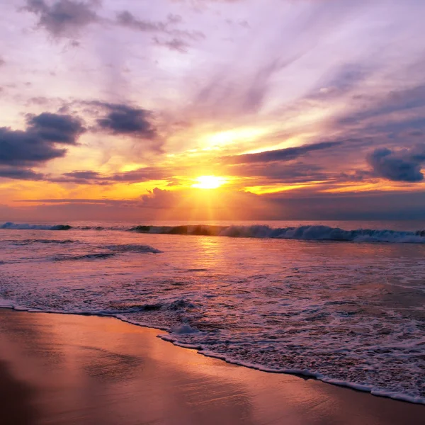 Solnedgång över havet — Stockfoto