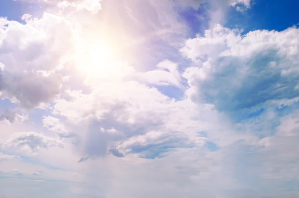 蓝天上的太阳和白云 — 图库照片