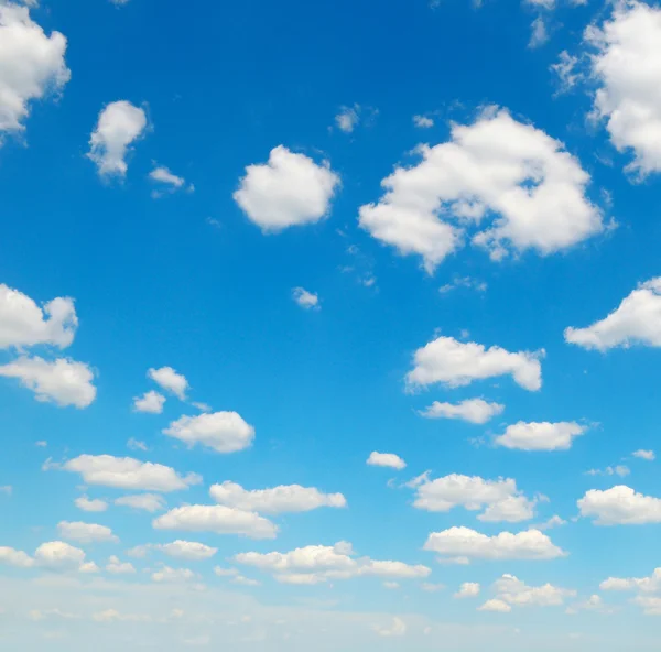 Blue sky and white cumulus clouds — Stock Photo, Image