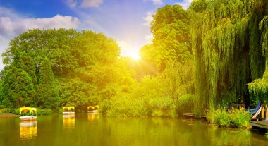 pitoresk göl ve zevk tekneler