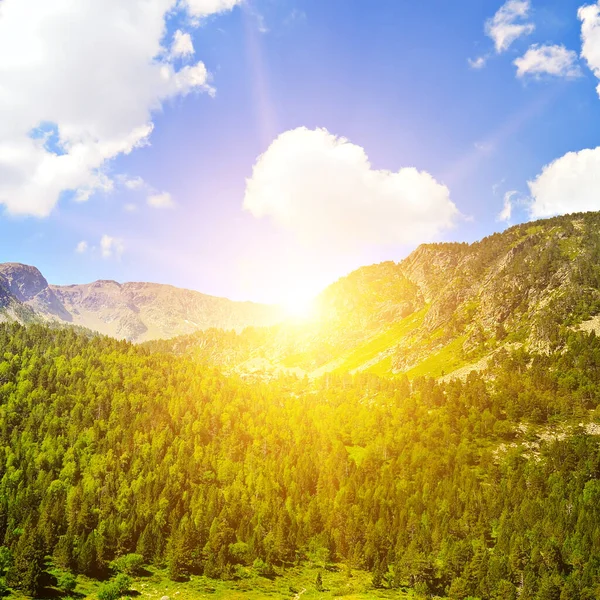 Prachtige Zonsopgang Boven Bergketen Het Concept Reizen — Stockfoto