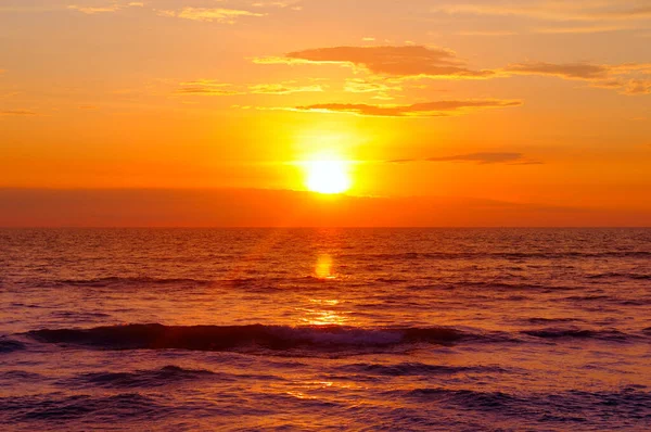 Strahlender Sonnenaufgang Über Dem Meer Das Konzept Heißt Reisen — Stockfoto