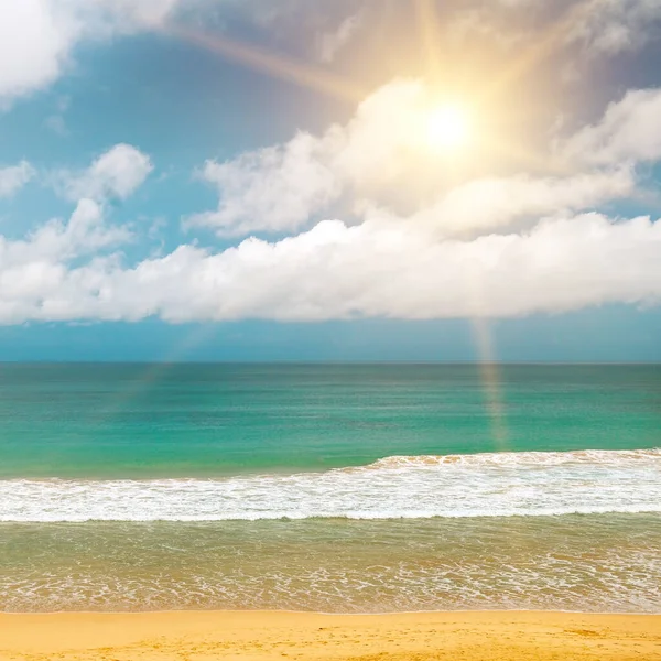 Fondo Olas Verano Superficie Marina Paisaje Acuático Exótico Con Nubes — Foto de Stock