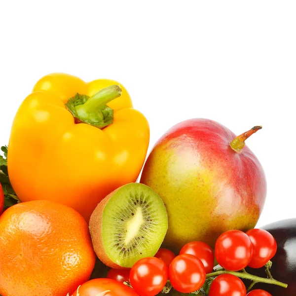 蔬菜和水果在白色的背景上被隔离 文件的自由篇幅 — 图库照片