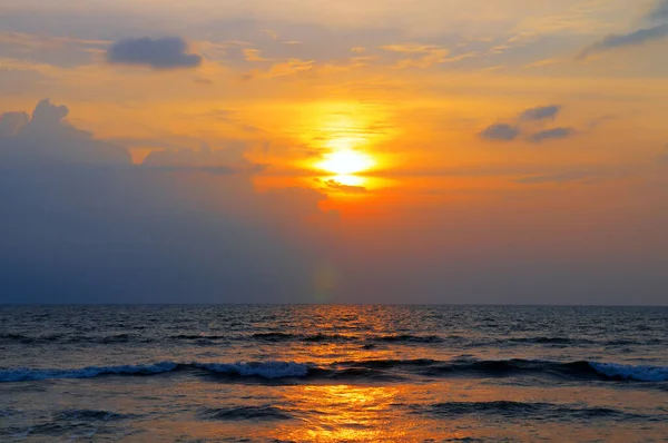 Hermoso Paisaje Nublado Sobre Mar Toma Del Amanecer — Foto de Stock