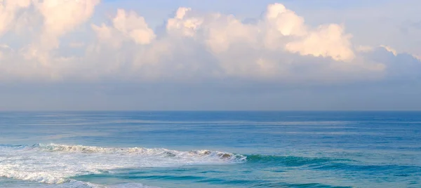Praia Tropical Oceano Azul Céu Azul Conceito Viagem Férias Ampla — Fotografia de Stock