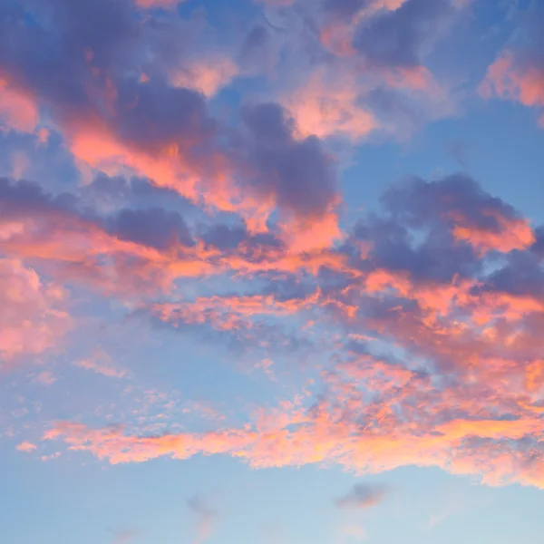 Bella alba tra le nuvole — Foto Stock