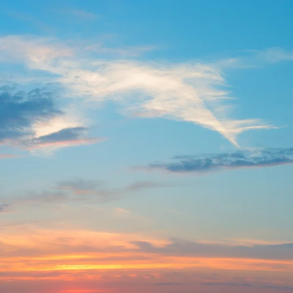 Bella alba tra le nuvole — Foto Stock