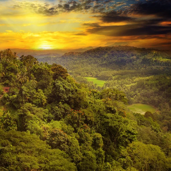 Hermoso paisaje de montaña y amanecer —  Fotos de Stock