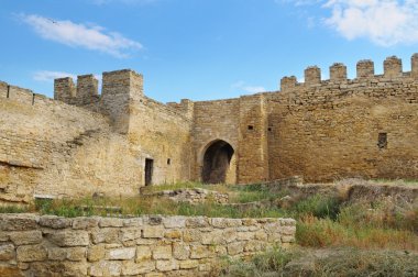 bir ortaçağ kalesi kalıntıları