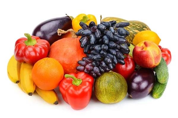 Frutas e legumes isolados em fundo branco — Fotografia de Stock