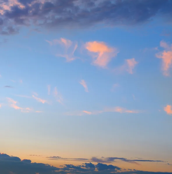 Güneş batmadan bulutlar — Stok fotoğraf