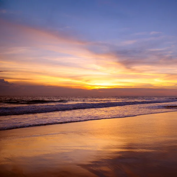 Fantástico pôr-do-sol no oceano — Fotografia de Stock