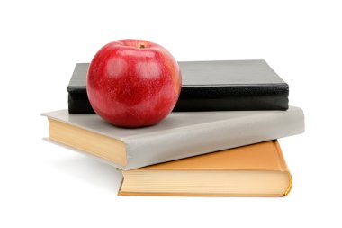 kitap ve beyaz arka plan üzerinde izole elma