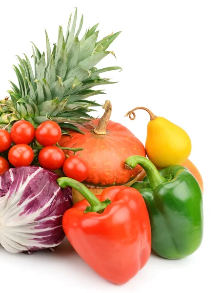 Frutas y hortalizas aisladas sobre fondo blanco — Foto de Stock