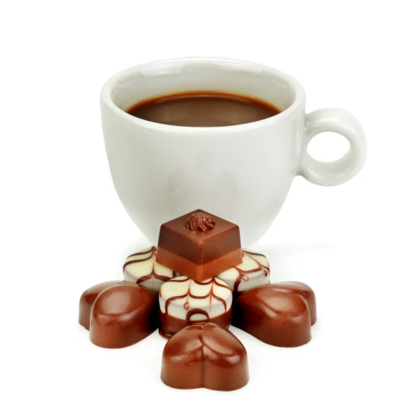Tasse de café et bonbons au chocolat — Photo