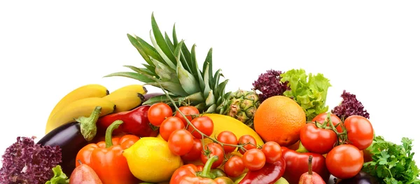 Frutas e legumes isolados em fundo branco — Fotografia de Stock