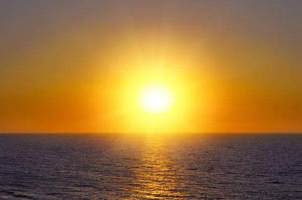 Fantastica alba sull'oceano — Foto Stock