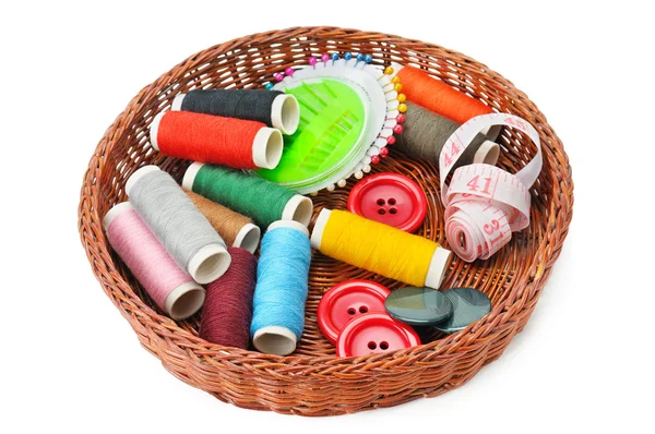 Thread and buttons in a basket — Stock Photo, Image