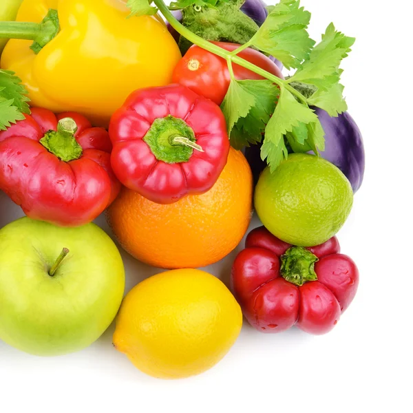 Φρούτα και λαχανικά απομονωμένα σε λευκό φόντο — Φωτογραφία Αρχείου