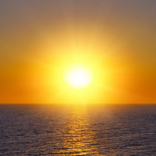 Salida del sol sobre el mar — Foto de Stock