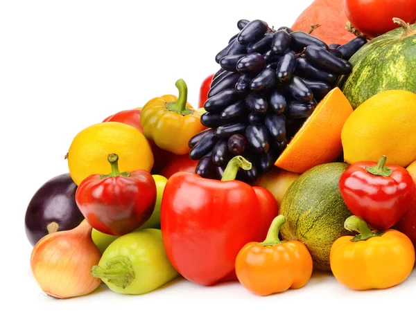 Fruits and vegetables isolated on white background — Stock Photo, Image