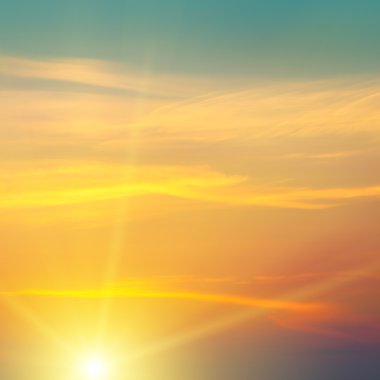 güzel gündoğumu ve bulutlu gökyüzü