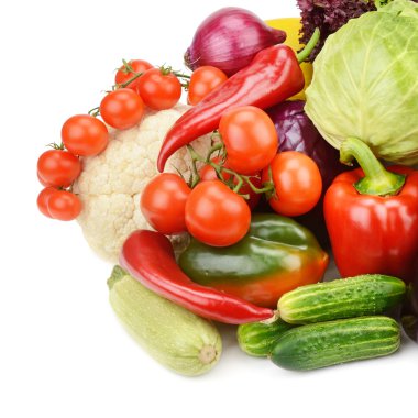 Sebzeler beyaz arkaplanda izole