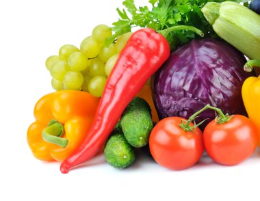 meyve ve sebzeler beyaz arka planda izole edilmiştir