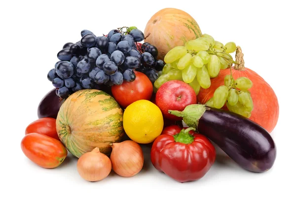 Buah-buahan dan sayuran diisolasi pada latar belakang putih — Stok Foto