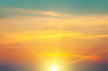 güzel gündoğumu ve bulutlu gökyüzü