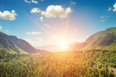 güzel dağ manzarası ve gündoğumu