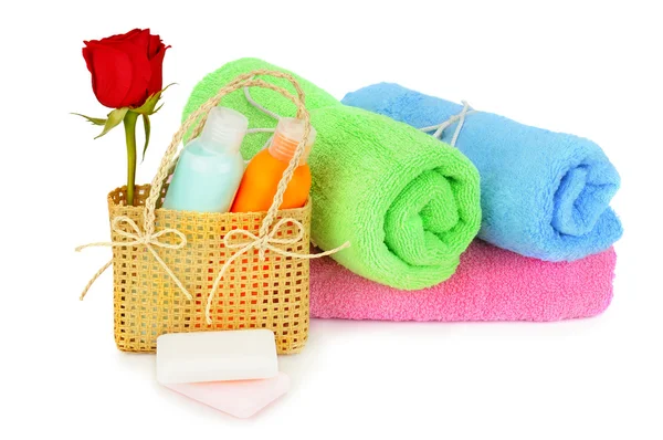 Towels and shampoo isolated on white background — Stock Photo, Image