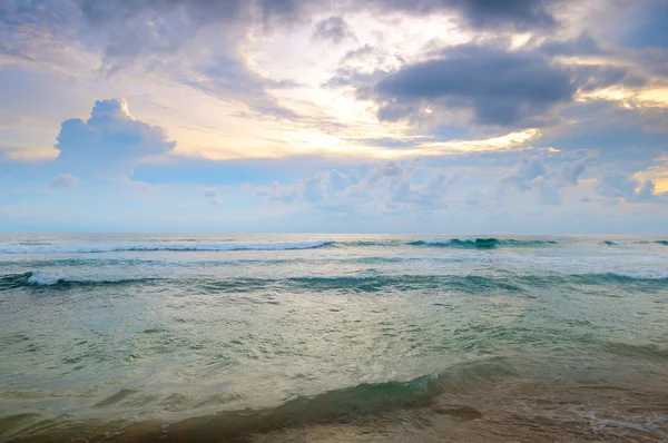 Pôr do sol sobre o oceano — Fotografia de Stock