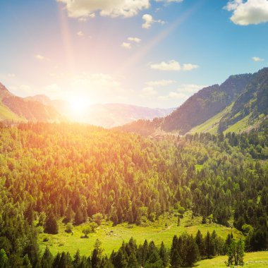 güzel dağ manzarası ve gündoğumu