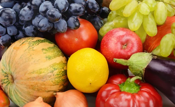 Lichte achtergrond van groenten en fruit — Stockfoto