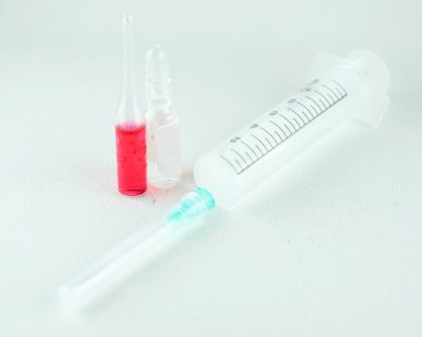 Şişeleri ve şırınga