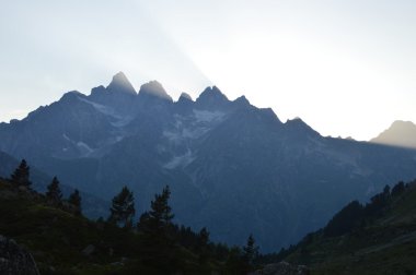 Dağlarda şafak vakti