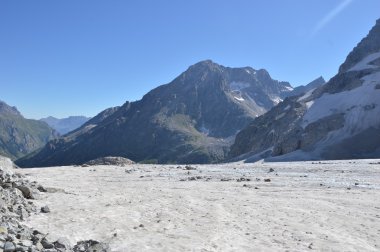 Karla kaplı dağlar, kar