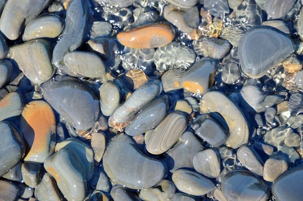 Морские камни, вода — стоковое фото