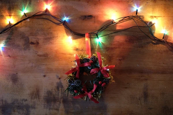 Feliz Navidad y Feliz Año Nuevo, Guirnalda de Navidad y luces — Foto de Stock