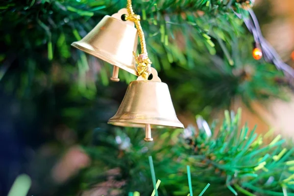 Świąteczne dzwonki, drzewo — Zdjęcie stockowe